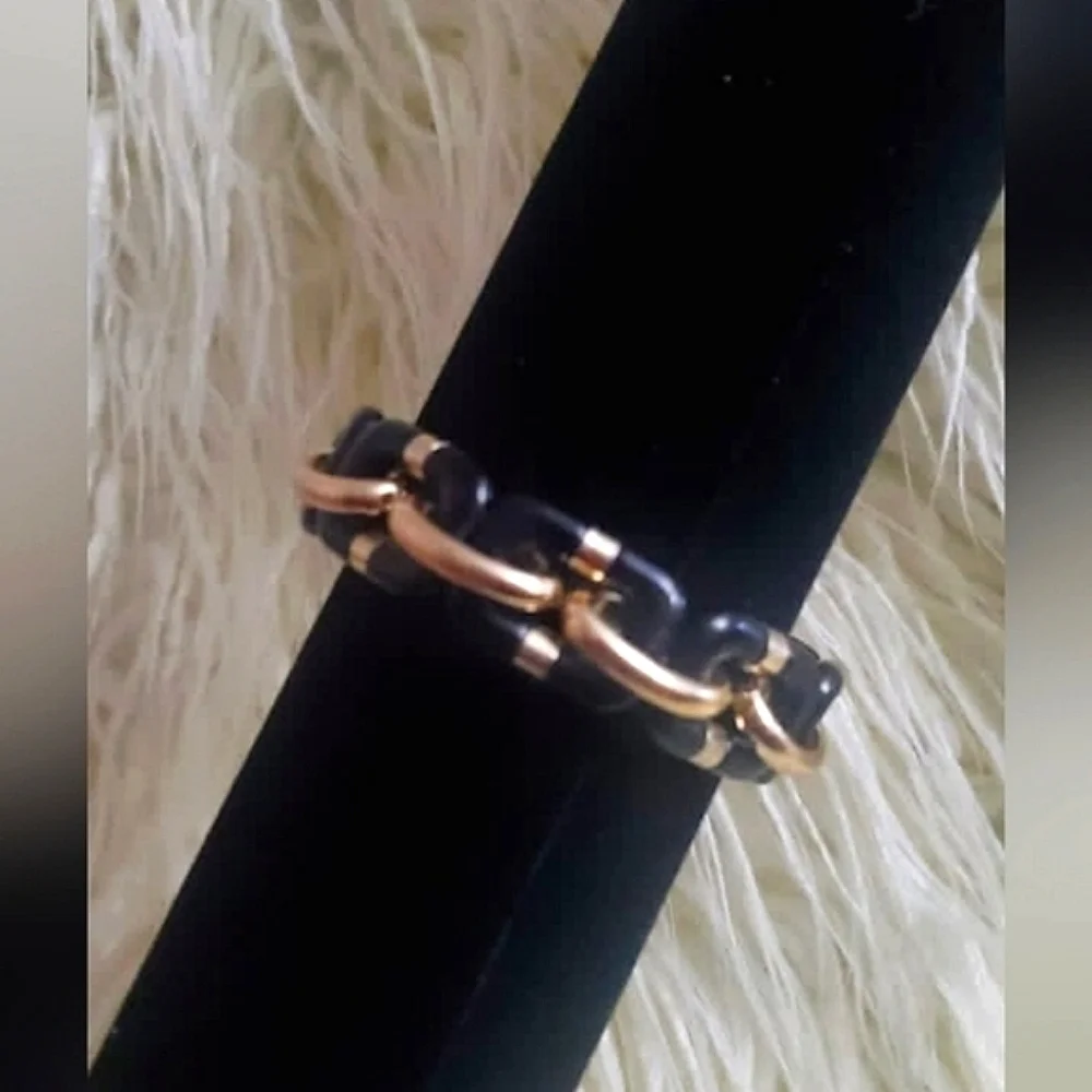 Black And Gold Tone Inter Woven Bracelet For Women Fashion. 🌴
